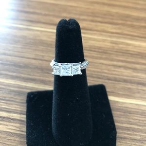 3 stone diamond ring
